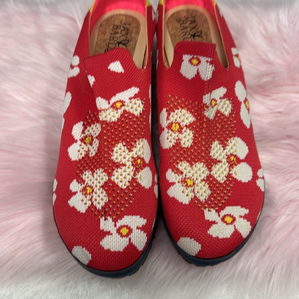 Stylish Floral Red Platform clogs - Picture 2 of 7